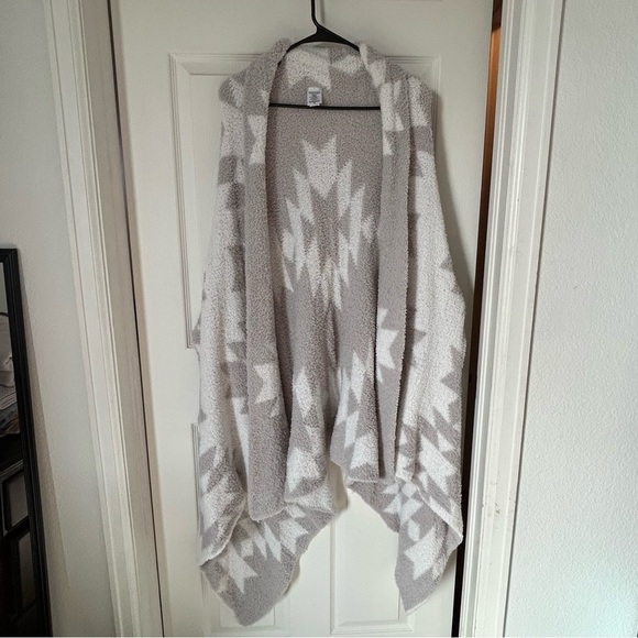 Cozy Gray Patterned Women's Sweater - Picture 1 of 6